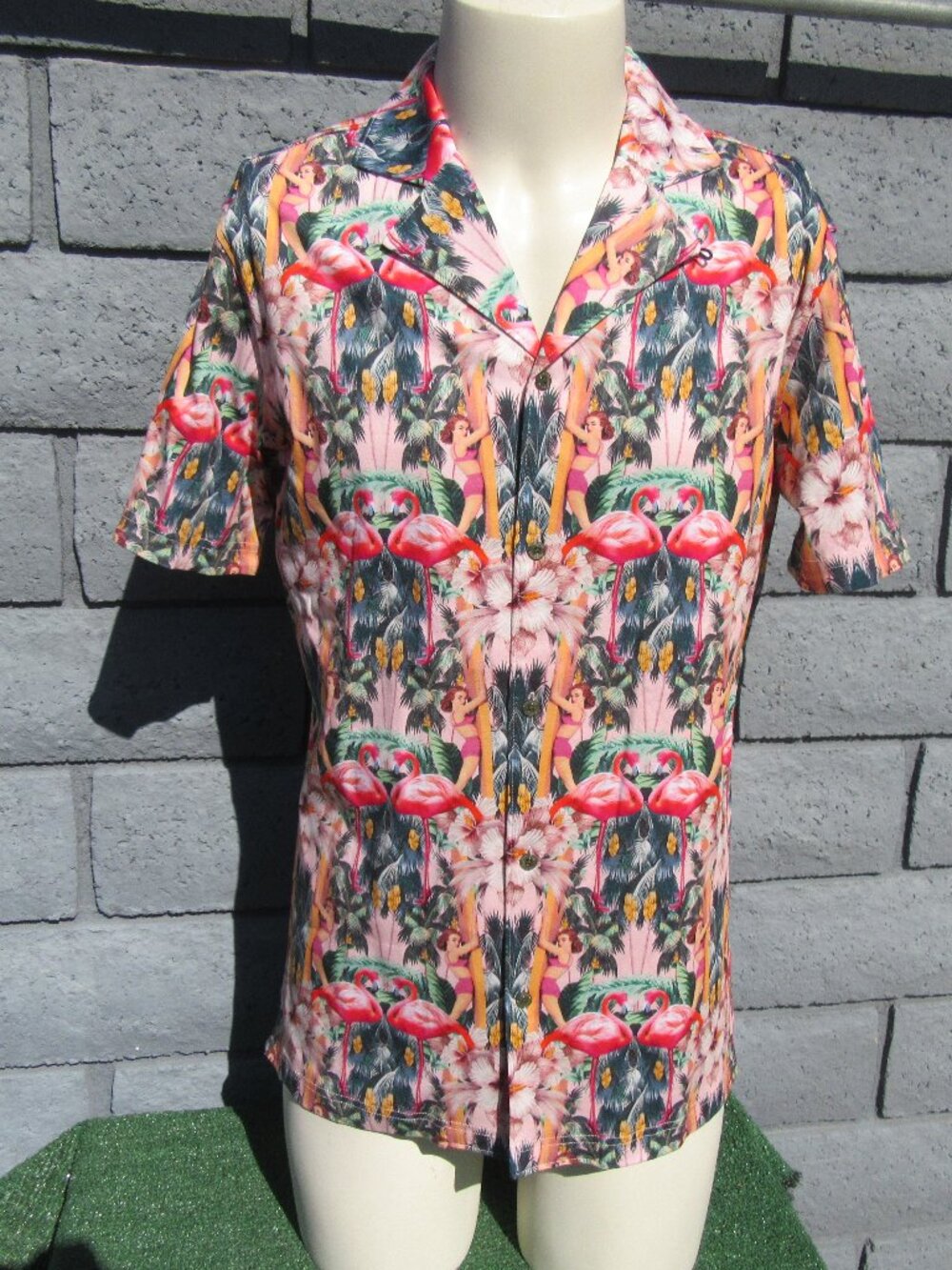 Robert Graham Tailored Fit Flamingo Hawaiian Button Up Shirt Men's Size Medium